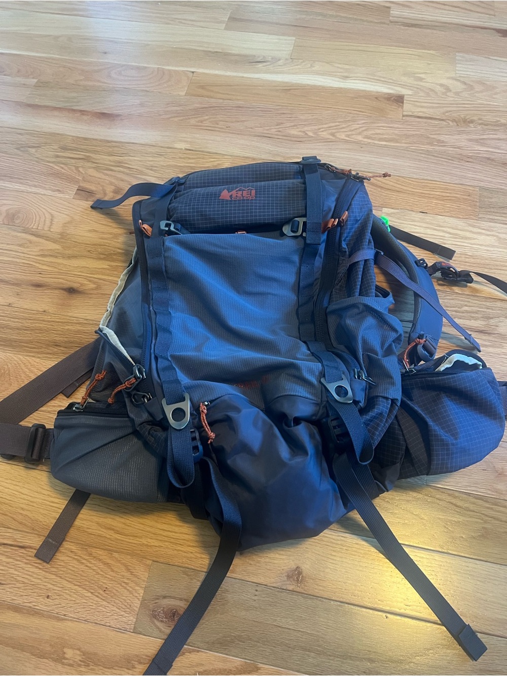 REI Trail 40 pack- women’s- Gray and Orange - Picture 5 of 12